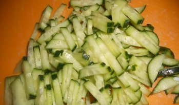 Салат з буряком і свіжими огірками - eё підказка - смачні рецепти з фото