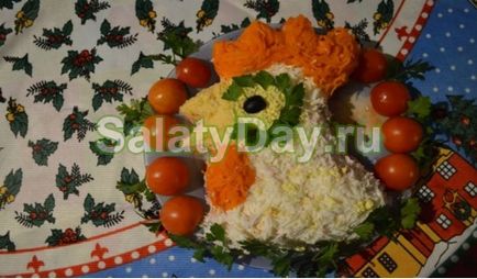 Saláta formájában egy kakas - a csúcspontja az ünnep recept fotókkal és videó