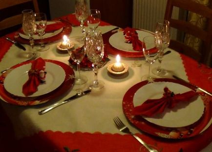 Servirea mesei festive la domiciliu de Anul Nou și masa de Craciun