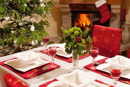 Servirea mesei festive la domiciliu de Anul Nou și masa de Craciun