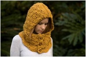 Scarf hood cu ace de tricotat cu descriere detaliată și model de tricotat