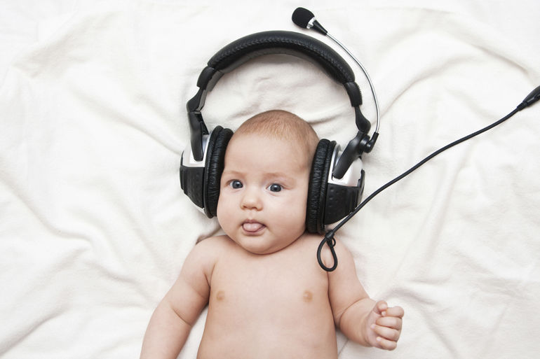 Zgomotul și copiii sunt influențați de sunetele și de intensitatea lor asupra dezvoltării copilului, a lumii copiilor