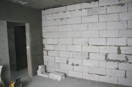 Cât de mult ipsos pe pereți este ciment, tencuială, rotband și în interior