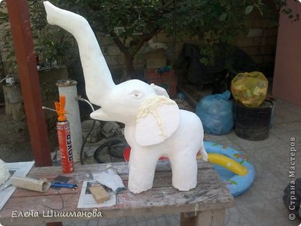 Elefant pentru grădina de spumă de montaj, țara de maeștri