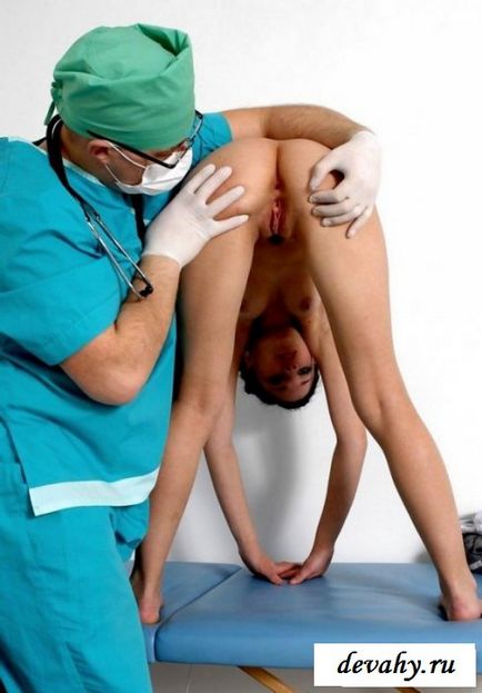 Ne uităm la examinarea fetelor din spital - fotografie erotică