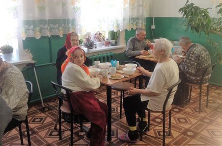 Старість буває різною як живеться людям похилого віку в будинку для літніх людей