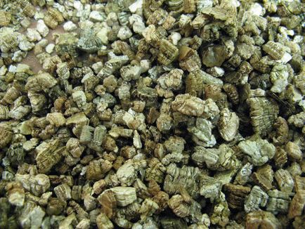 Substraturi perlite și vermiculite
