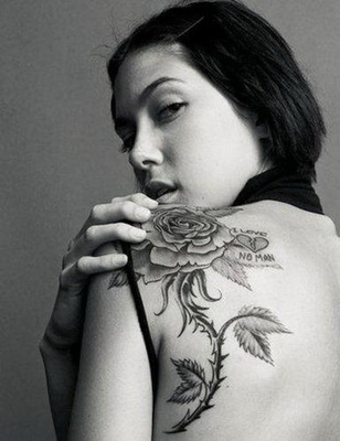 Tattoo pe umar - 15 fotografii