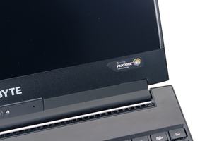 Testați și revizuiți laptopul gigabyte aero 15 - rapid, cu o baterie bună