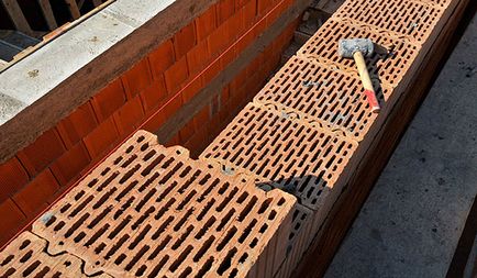 Tehnica de a îndrepta pereții exteriori cu cărămidă