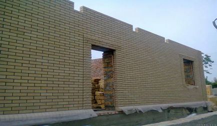Tehnica de a îndrepta pereții exteriori cu cărămidă