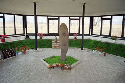 Улуг хуртуях тас - велика кам'яна баба - в Хакасії