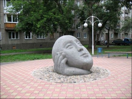 Ulug hurtuyah tas - o femeie mare de piatră - în Khakassia