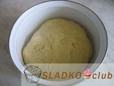 Sajttorta krémsajt élesztőből tésztát a sütőben - a recept egy fotó