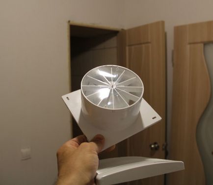 Ventilator cu senzor de umiditate pentru baie