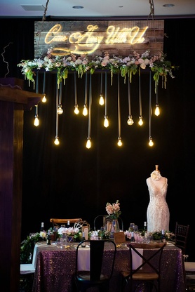 Вертикальний весільний декор