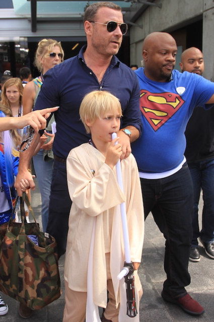 Nyolc éves fia Naomi Watts és Liev Schreiber öltözve, mint a hősnő a film - Suicide Squad - Harley