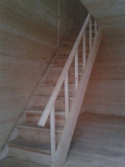 Măsurarea scărilor la etajul 2 pentru fabricarea și instalarea
