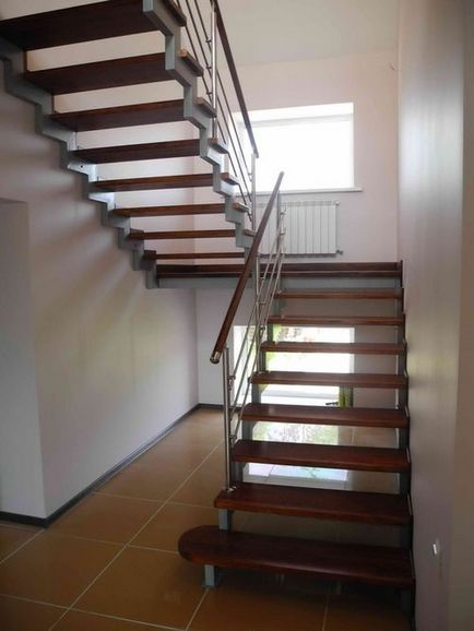Măsurarea scărilor la etajul doi pentru fabricarea și instalarea