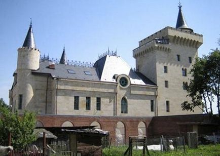 Castelul galkin și pugachevoy în satul de noroi