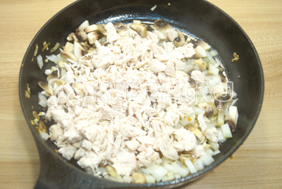 Запечені млинці з куркою і грибами - покроковий рецепт з фото випічка