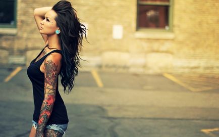 Жіночі татуювання на талії і на спині, красиві і модні тату для дівчат на попереку і на стегні,