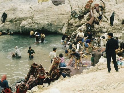 18 Fotografii rare care descriu viața de zi cu zi în Iran în anii 1960