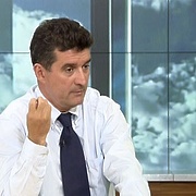 Afaceri în paralel, deoarece există o luptă cu comerțul în apropierea drumurilor în suburbi - accente - raportare și (comerț) Afaceri pe margine, deoarece există o luptă împotriva comerțului în apropierea drumurilor în suburbi - accente - rapoarte și