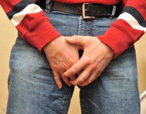 Durerea la bărbații cu prostatită cronică, ceea ce cauzează dureri de spate și senzație la nivelul spatelui inferior când