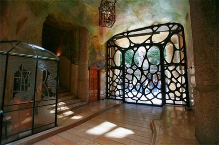 Casa este frumoasă în Barcelona - creația lui Antonio Gaudi