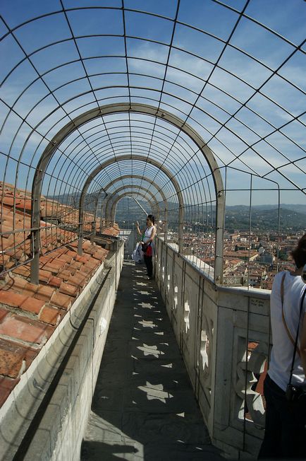 A felső két képernyővel rendelkező eszközön Firenze