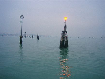 Gondola și gondolier, în jurul Italiei