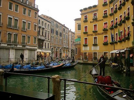 Gondola și gondolier, în jurul Italiei