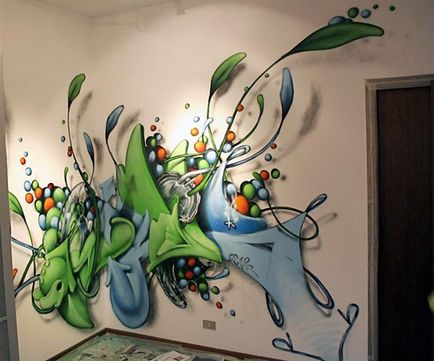 Graffiti în interiorul unui element simbolic modern