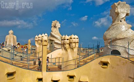 Spania, Barcelona, ​​la pedrera sau casa care a construit Gaudi