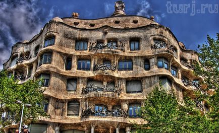 Spania, Barcelona, ​​la pedrera sau casa care a construit Gaudi