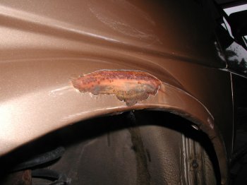 Hogyan lehet megszabadulni a rozsda foltok az autó
