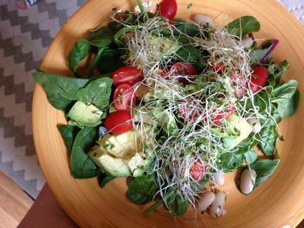 Főzni egy kiadós és egészséges saláta recepteket 10-400 kalóriát