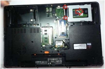Hogyan szétszedni laptop Acer Aspire e1-772g
