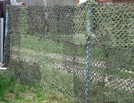 Hogyan lehet díszíteni a kerítés szemű háló, és ez átláthatatlan terepen - minden cselekmény