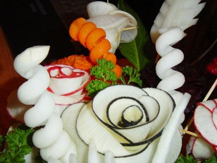 Sculptură - compoziții din legume și fructe