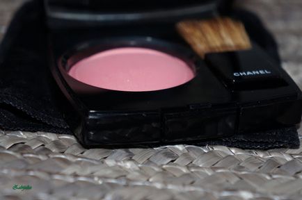 Aventurile cosmetice bully blush chanel joues contraste în umbra # 72 rose initiale