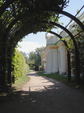 Palatul Kuskovo cu tarabe și sere