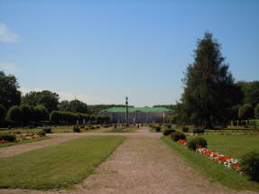 Palatul Kuskovo cu tarabe și sere