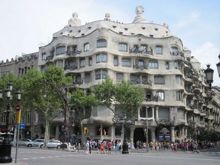 La Pedrera este ultima clădire civilă a lui Gaudi