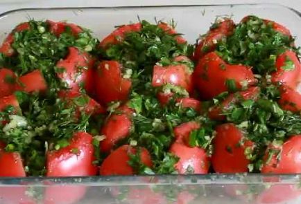 Малосольні помідори з часником і зеленню швидкого приготування