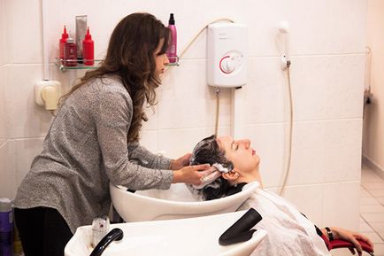 Master-clasa cu privire la utilizarea de dispozitive pentru hair styling și crearea coafuri de la Philips