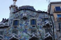 Vacanta cu copii la casre (casa mila - la pedrera), barcelona - fotografie - vacanta cu copii singuri