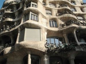 Vacanta cu copii la casre (casa mila - la pedrera), barcelona - fotografie - vacanta cu copii singuri