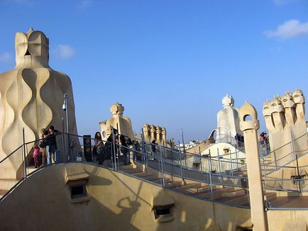 Pedrera este o capodoperă a lui Gaudi fără o singură linie dreaptă, espanglică